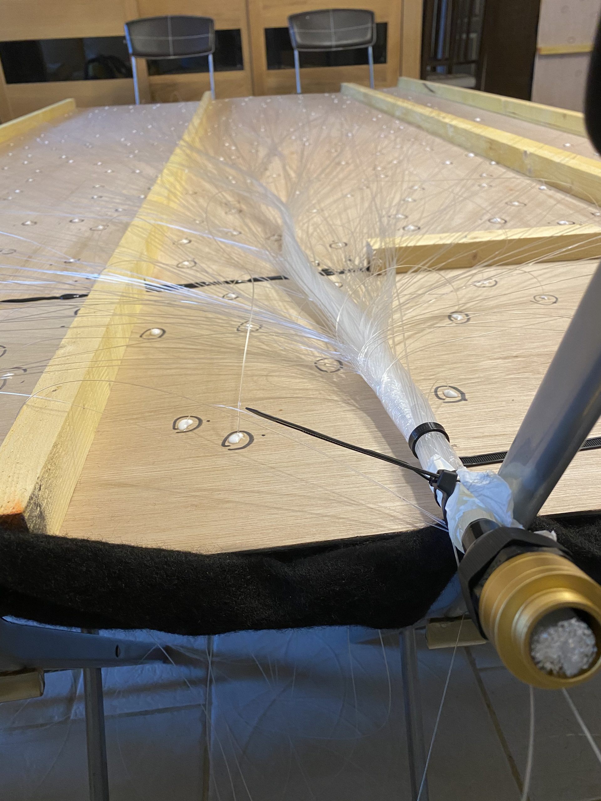 蜂蜜浏览器_3km-de-fibre-optique-pour-la-salle-2-scaled.jpg