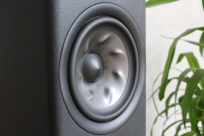 Polk-R600-Woofer.jpg