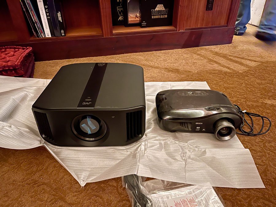 液晶投影仪 相机镜头 汽车照明 汽车轮胎 汽车设计.jpg