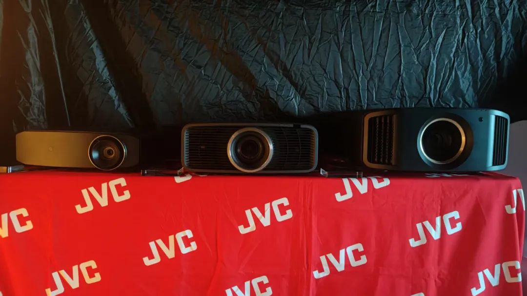 光影传奇——JVC 8K电影投影机“巅峰画质”闪耀沈阳音响展